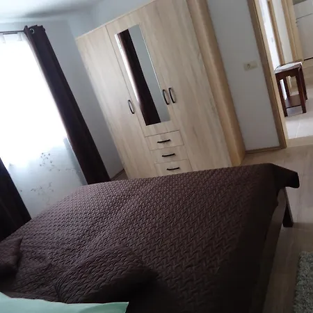 13763b Apartment